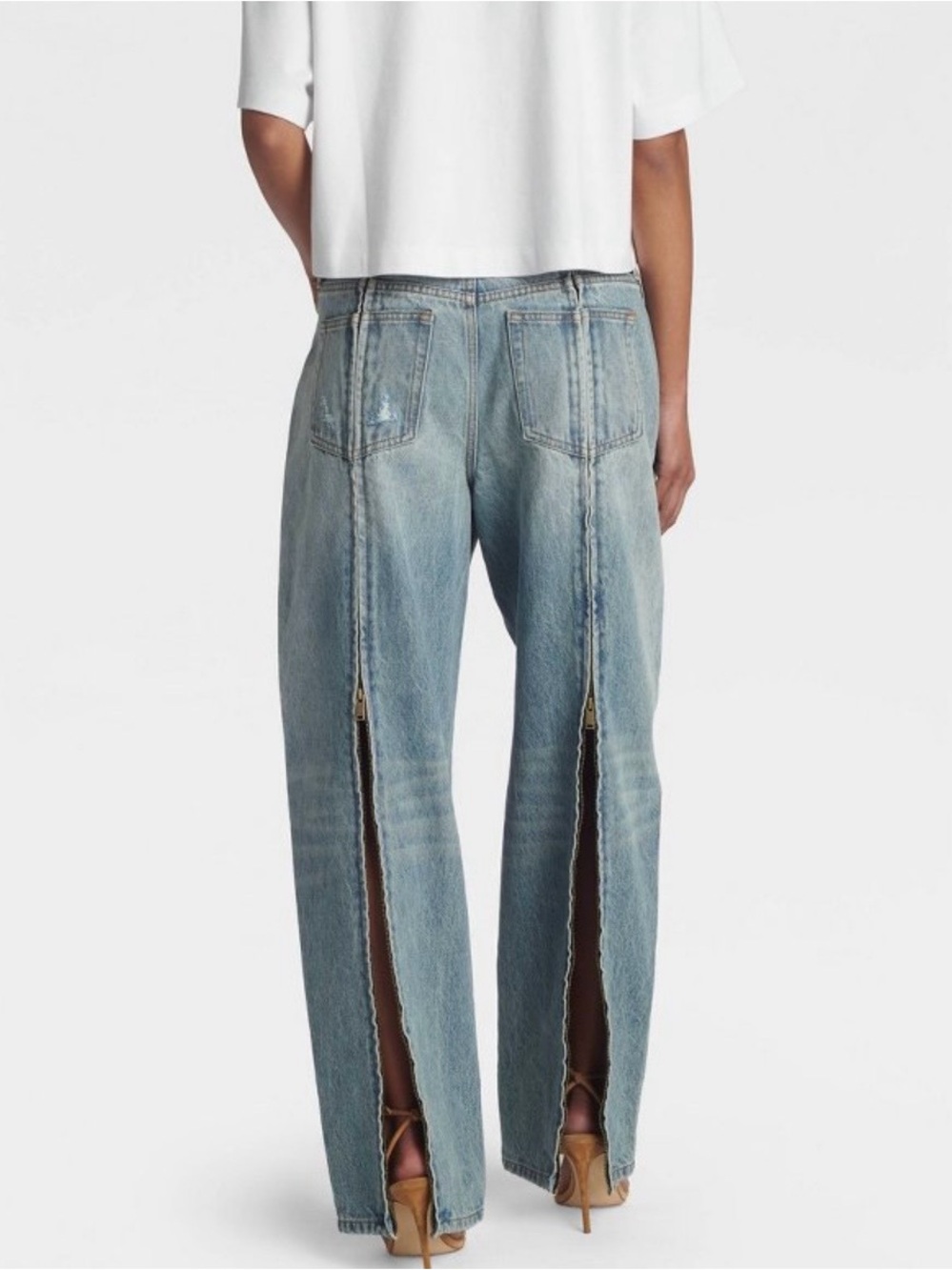 New - KBB by KAHLANA Women's Mid-Rise 'The Zip
Back Jeans' - Light Wash 10